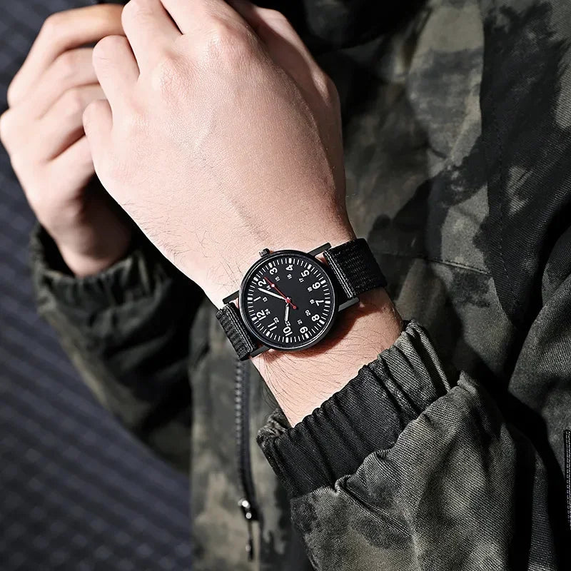 Černé svítící pánské hodinky Midnight – klasický design