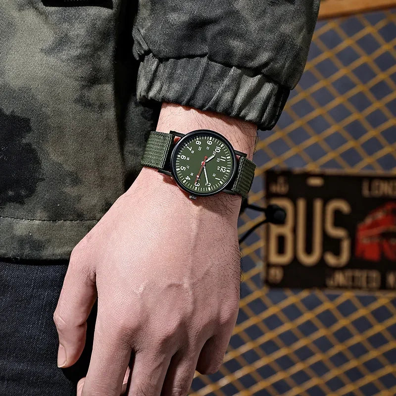 Černé svítící pánské hodinky Midnight – klasický design