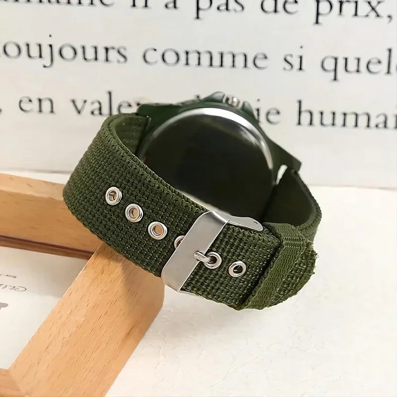 Černé svítící pánské hodinky Midnight – klasický design